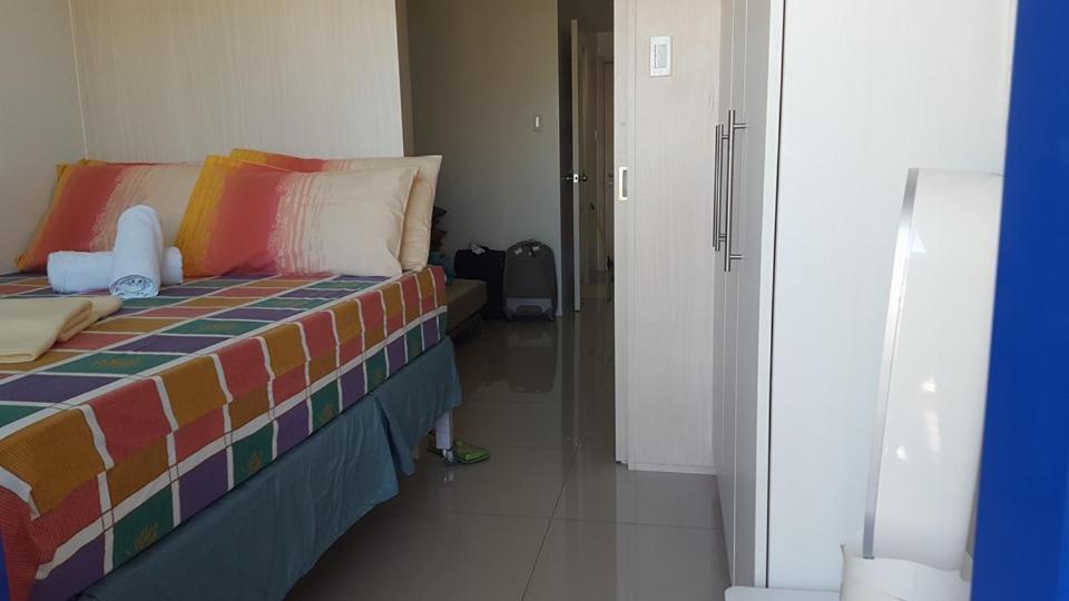 Cnholy Condo At Sea Residences Manila Exterior foto